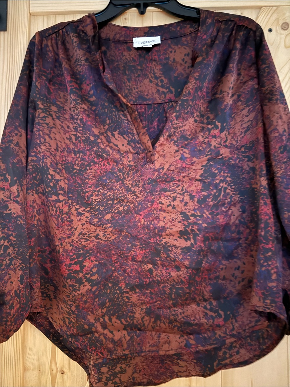 Evereve women's burgundy and Black Abstract silk blouse